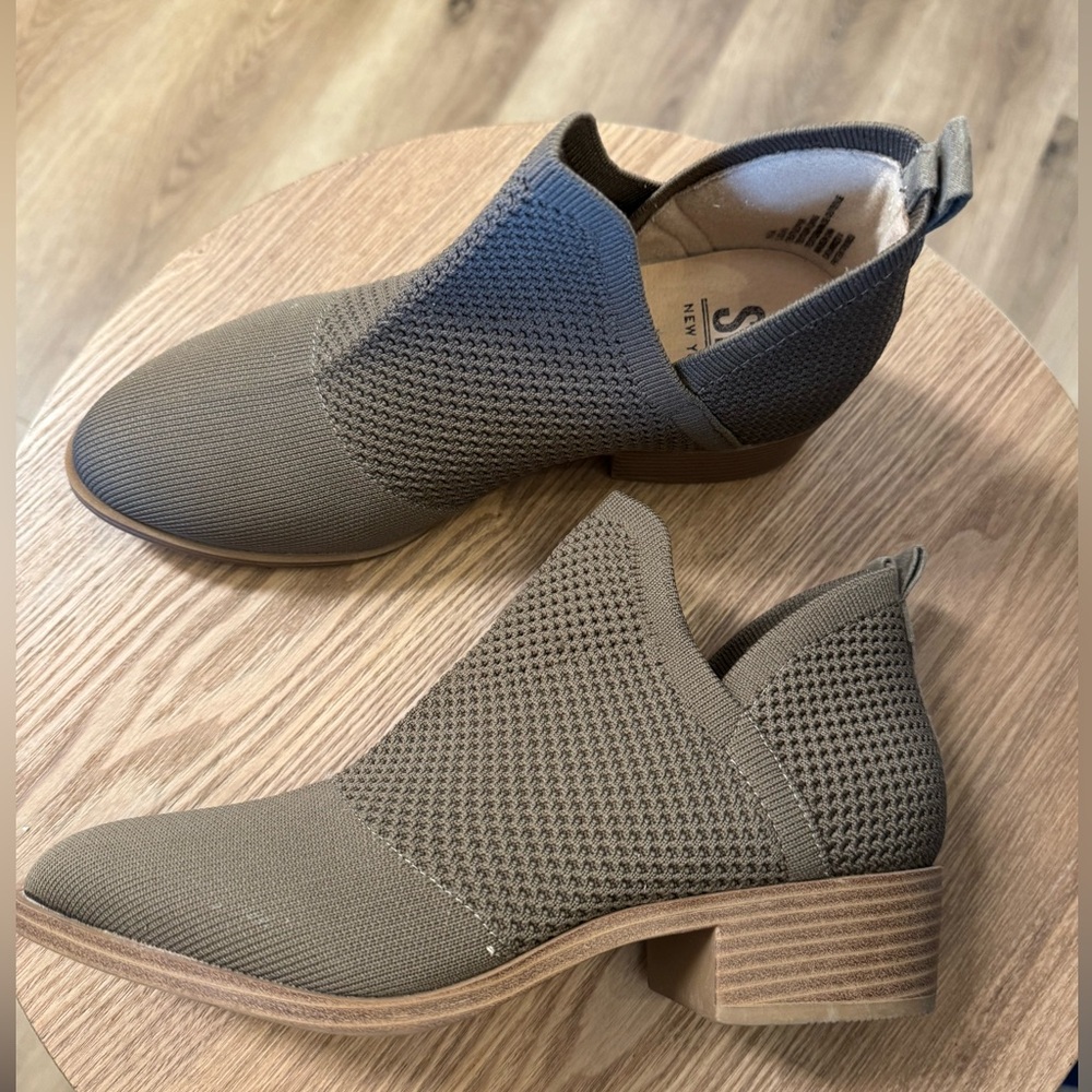 SM New York Women's Taupe Ankle Booties